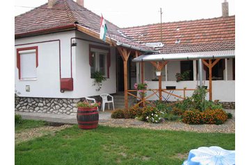 Węgry Privát Egerszalók, Zewnątrz